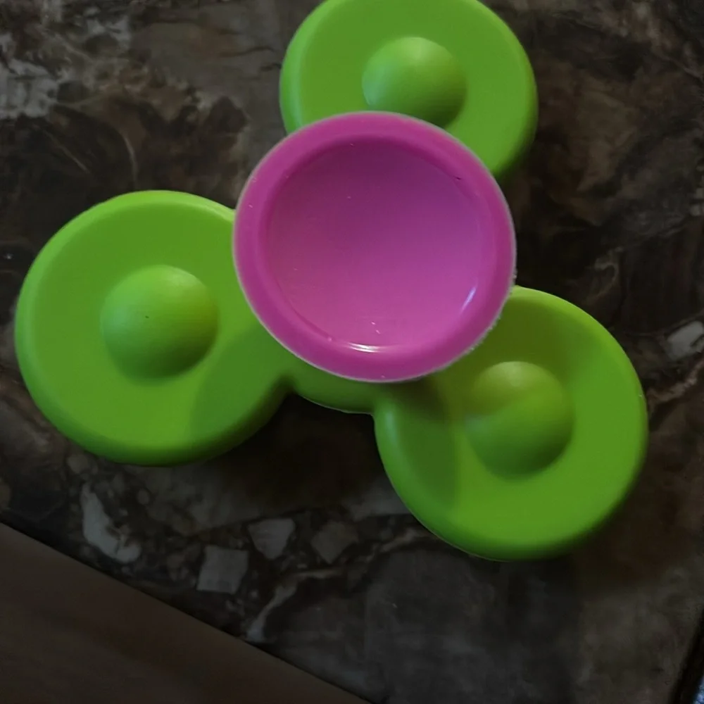 Whirly Squigs spinner Fat Brain Toys baby